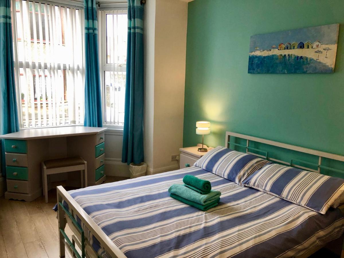 Portrush Holiday Hostel Guesthouse Екстериор снимка