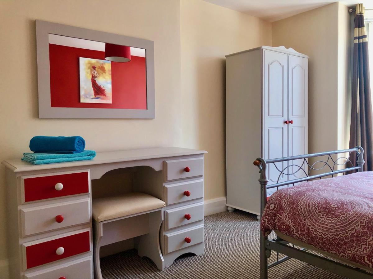 Portrush Holiday Hostel Guesthouse Екстериор снимка