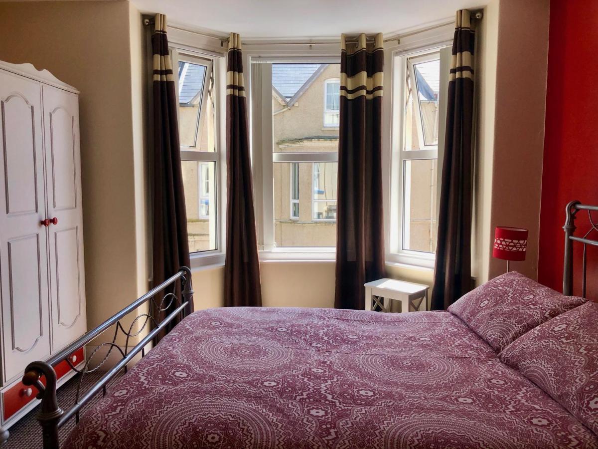 Portrush Holiday Hostel Guesthouse Екстериор снимка