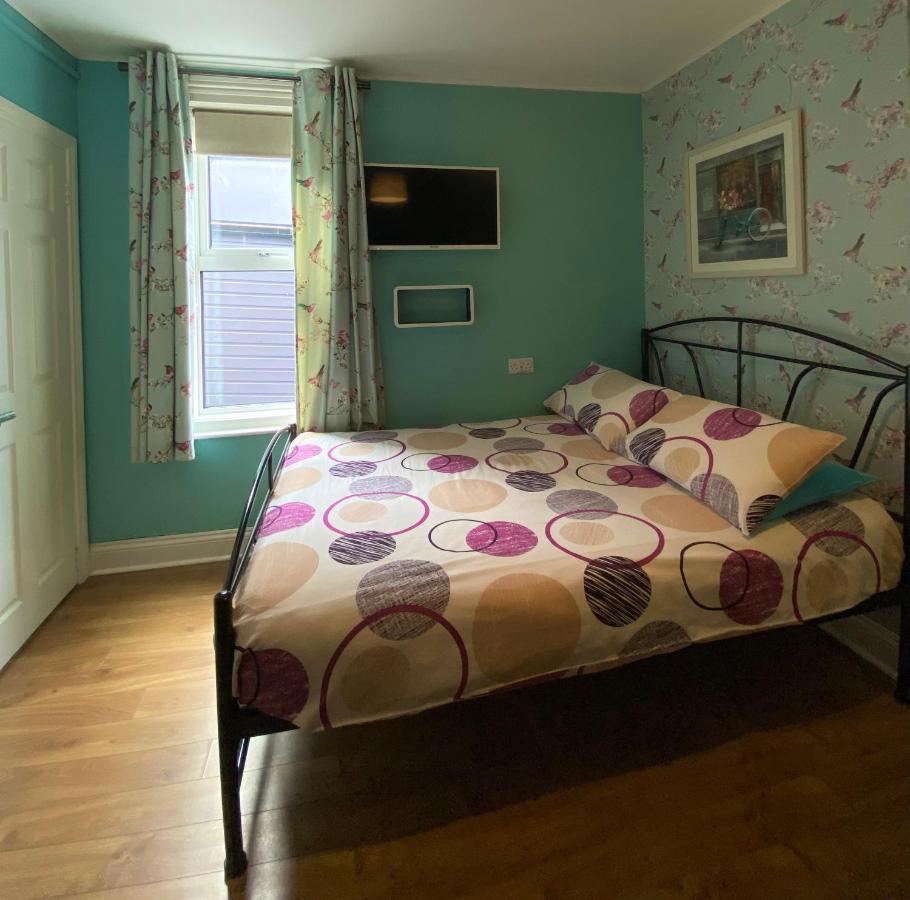 Portrush Holiday Hostel Guesthouse Екстериор снимка