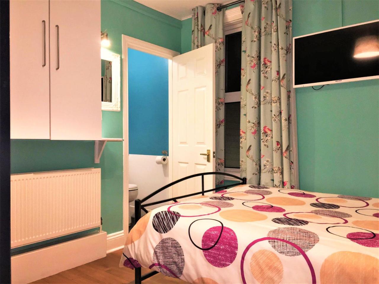 Portrush Holiday Hostel Guesthouse Екстериор снимка